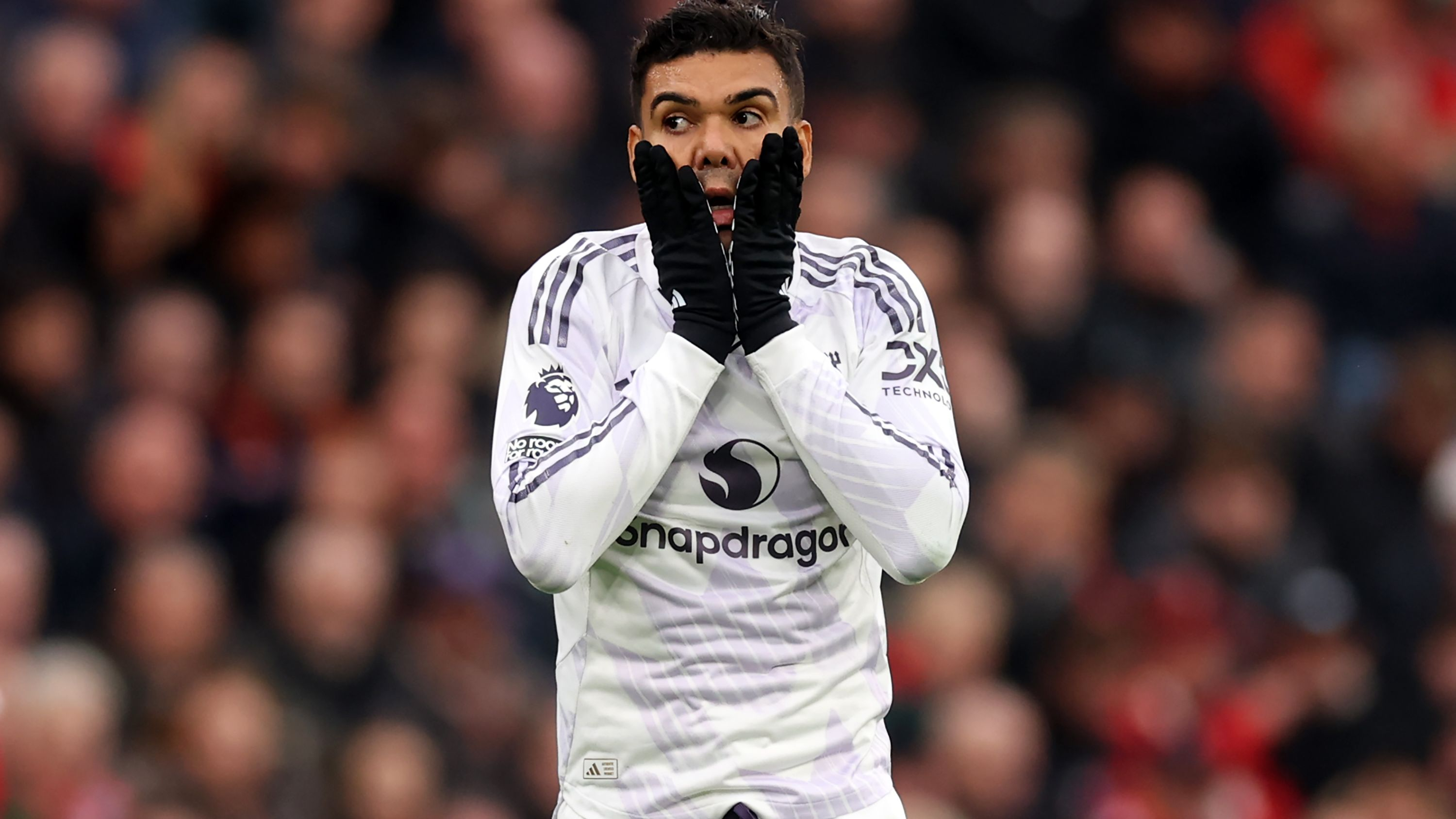 Enam gelandang Man Utd masuk daftar pendek! Setan Merah mengincar tiga pemain internasional Inggris, satu bintang Chelsea, dan target musim panas sebelumnya, sementara Ruben Amorim mengincar perombakan besar-besaran.